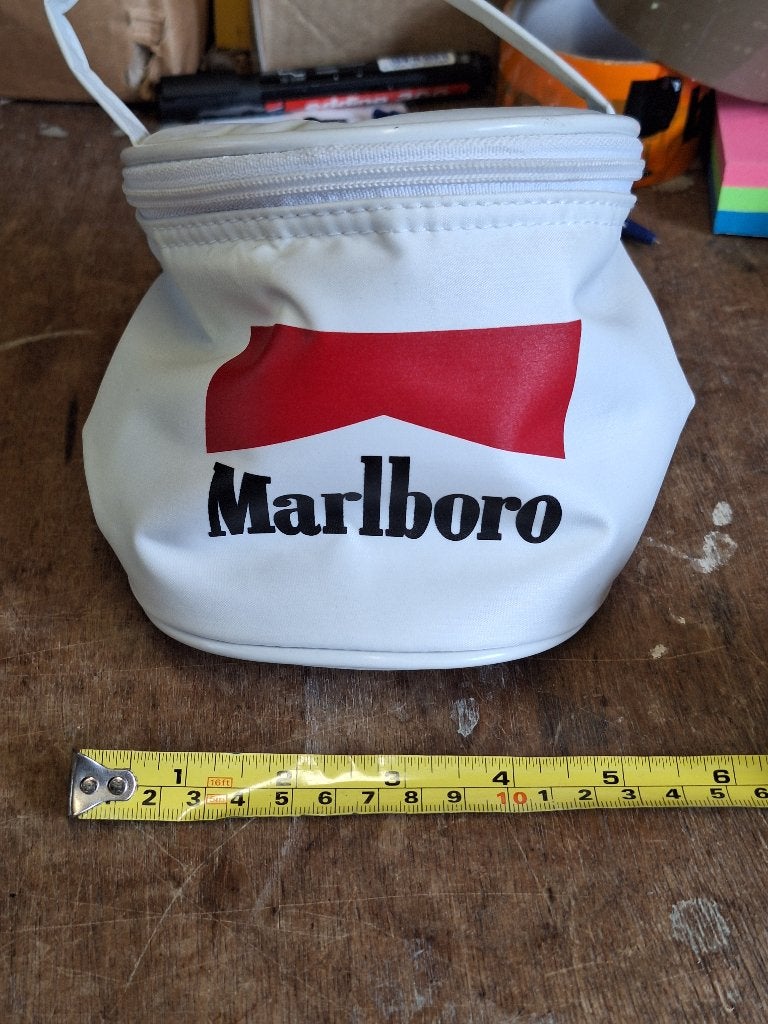 Vintage Marlboro klein koeltasje jaren 80/ 90 mooie staat, Ophalen of Verzenden, Gebruikt, Sigarenbandjes