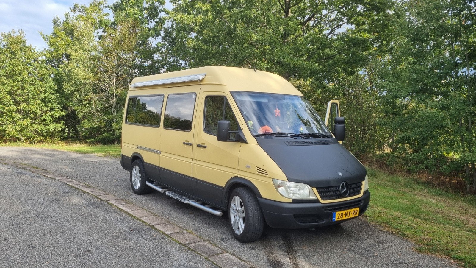 Mercedes-Benz Sprinter camper L2H2 zandgeel/ zwart, Caravans en Kamperen, Campers, Particulier, Buscamper of Camperbus, Mercedes-Benz
