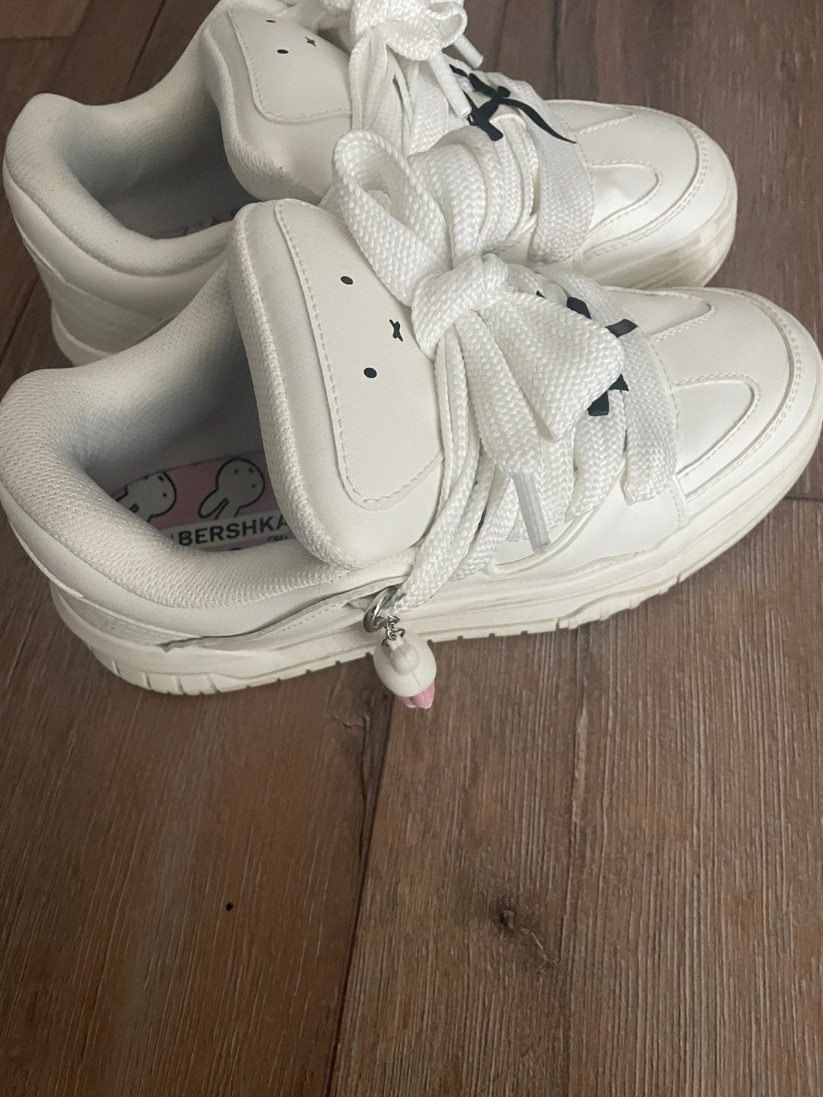 Sneakers wit maat 39 Bershka Miffy, Kleding | Dames, Ophalen of Verzenden, Zo goed als nieuw, Wit, Sneakers of Gympen
