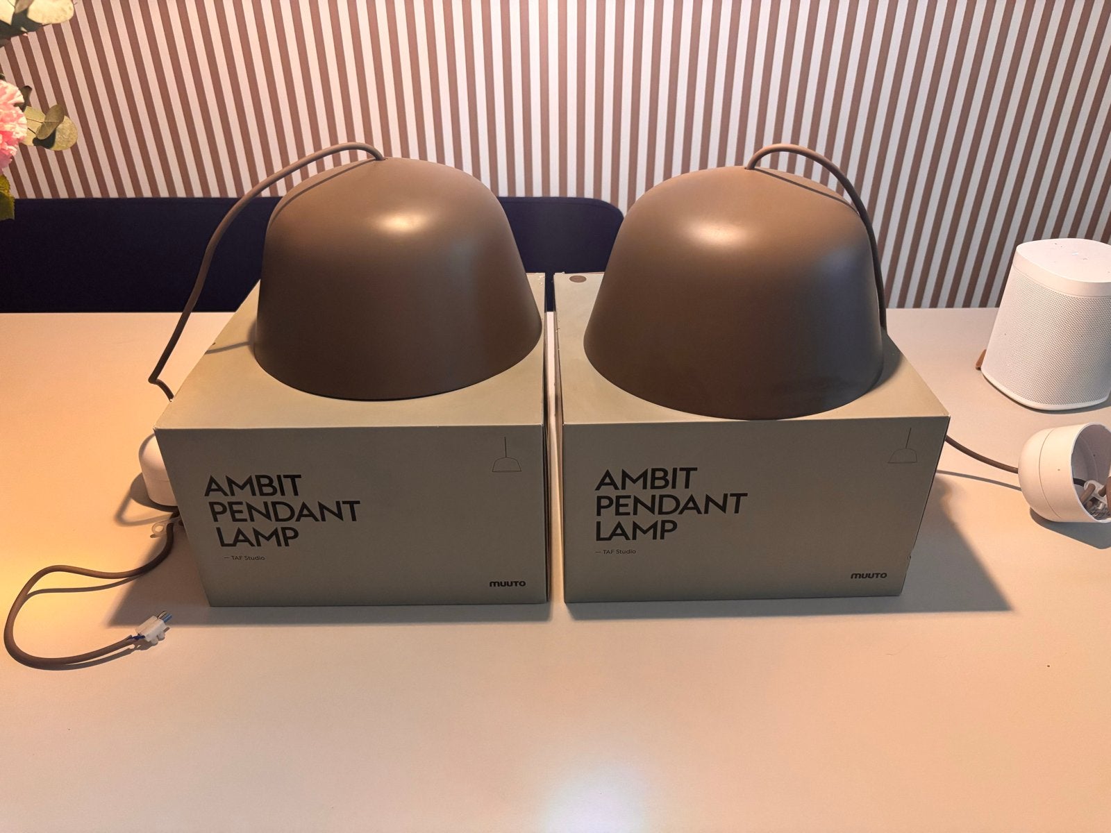 2 Muuto Ambit lampen taupe - Ø 25 cm - Zo goed als nieuw, Ophalen, Zo goed als nieuw, Metaal, E27 (groot)