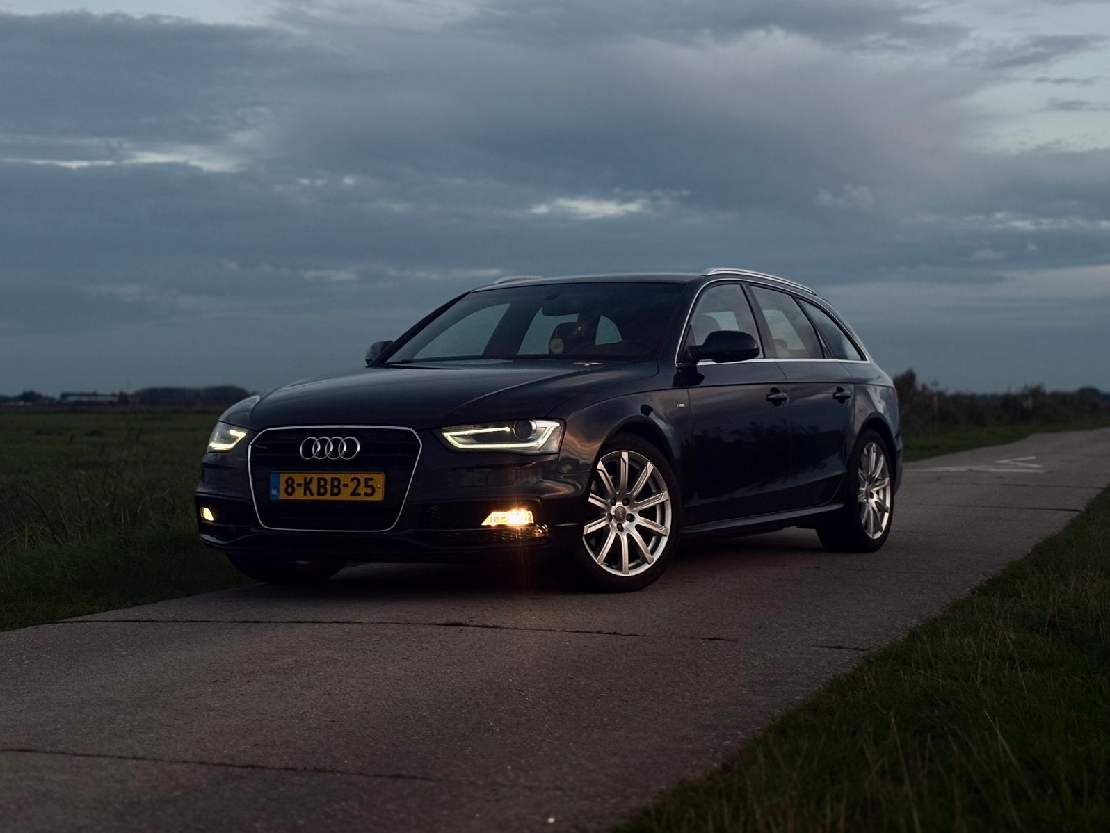 Audi A4 Avant 2.0TDI 177PK | NAP | Onderhoudshistorie, Auto's, Zwart, 4 cilinders, Blauw, Origineel Nederlands