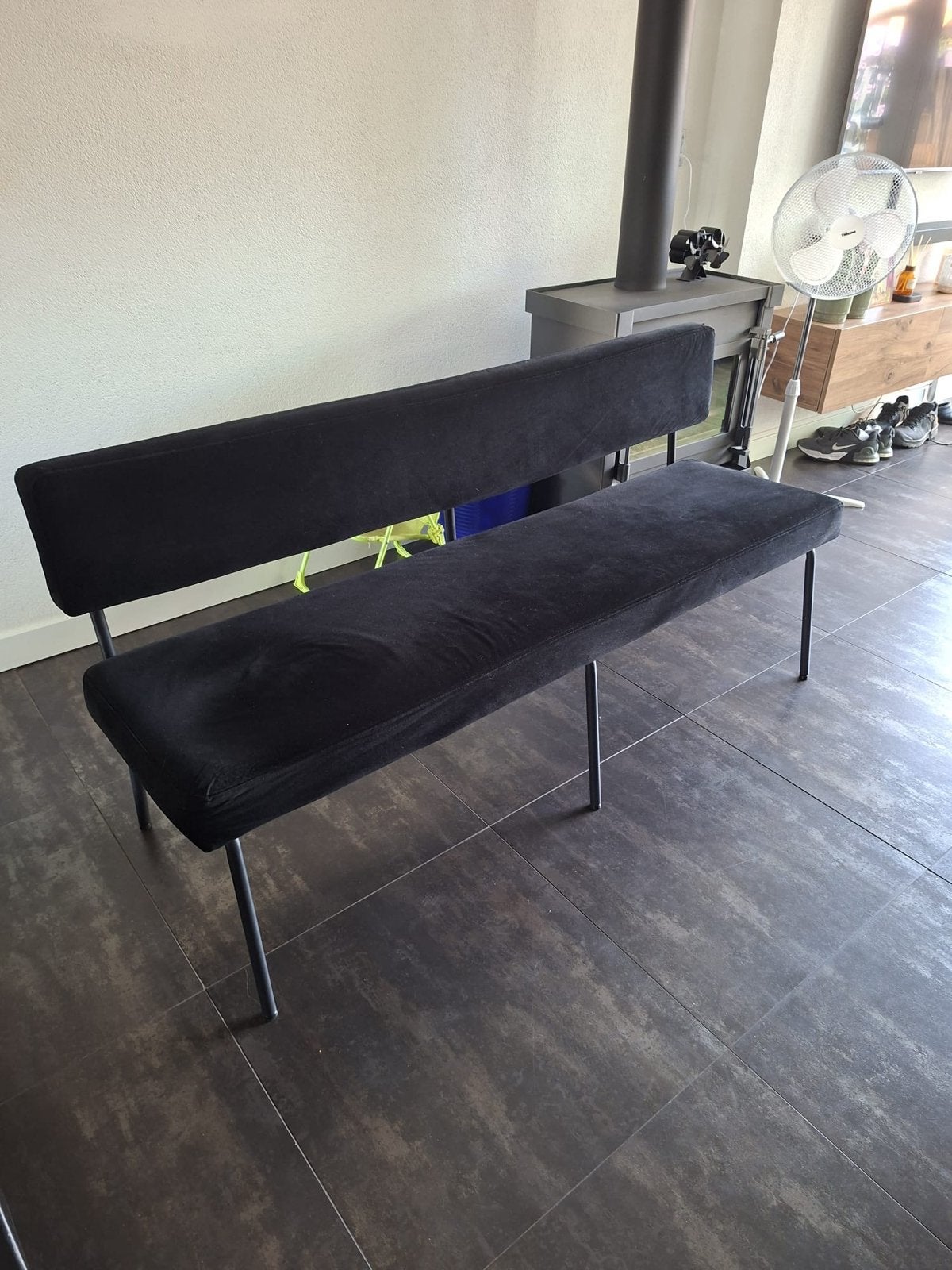Zwarte fluwelen eetkamerbank met metalen poten, Huis en Inrichting, Banken | Sofa's en Chaises Longues, Gebruikt, Minder dan 75 cm