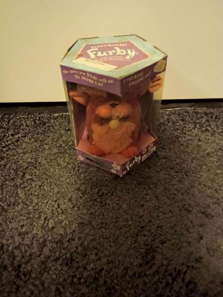 Furby Rooster Engels werkend in doos, Verzamelen, Speelgoed, Verzenden, Zo goed als nieuw