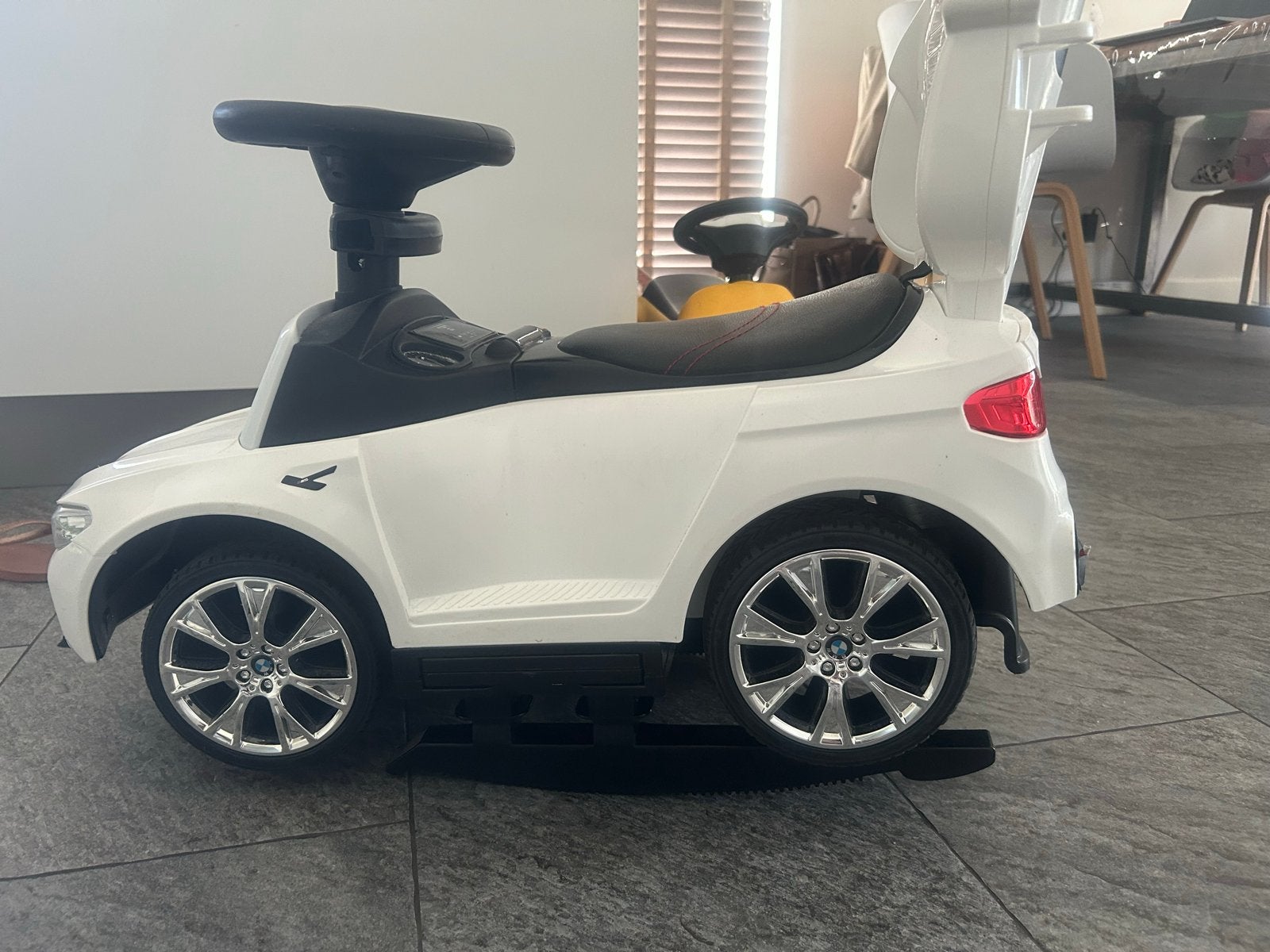 BMW loopauto met duwstok, armleuningen en hoofdsteun, Ophalen, Zo goed als nieuw