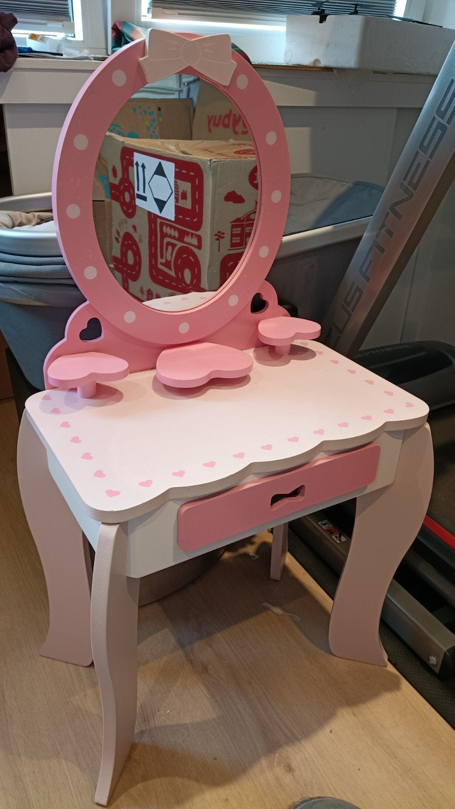 Roze houten kaptafel met spiegel voor kinderen, Kinderen en Baby's, Speelgoed | Houten speelgoed, Ophalen, Gebruikt, Meubelstuk of Keukentje
