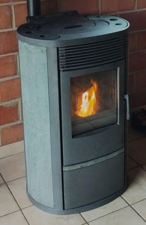 edilkamin iris plus 8.3 kw met spekstenen, Huis en Inrichting, Kachels, Ophalen, Overige brandstoffen, Zo goed als nieuw, Pelletkachel