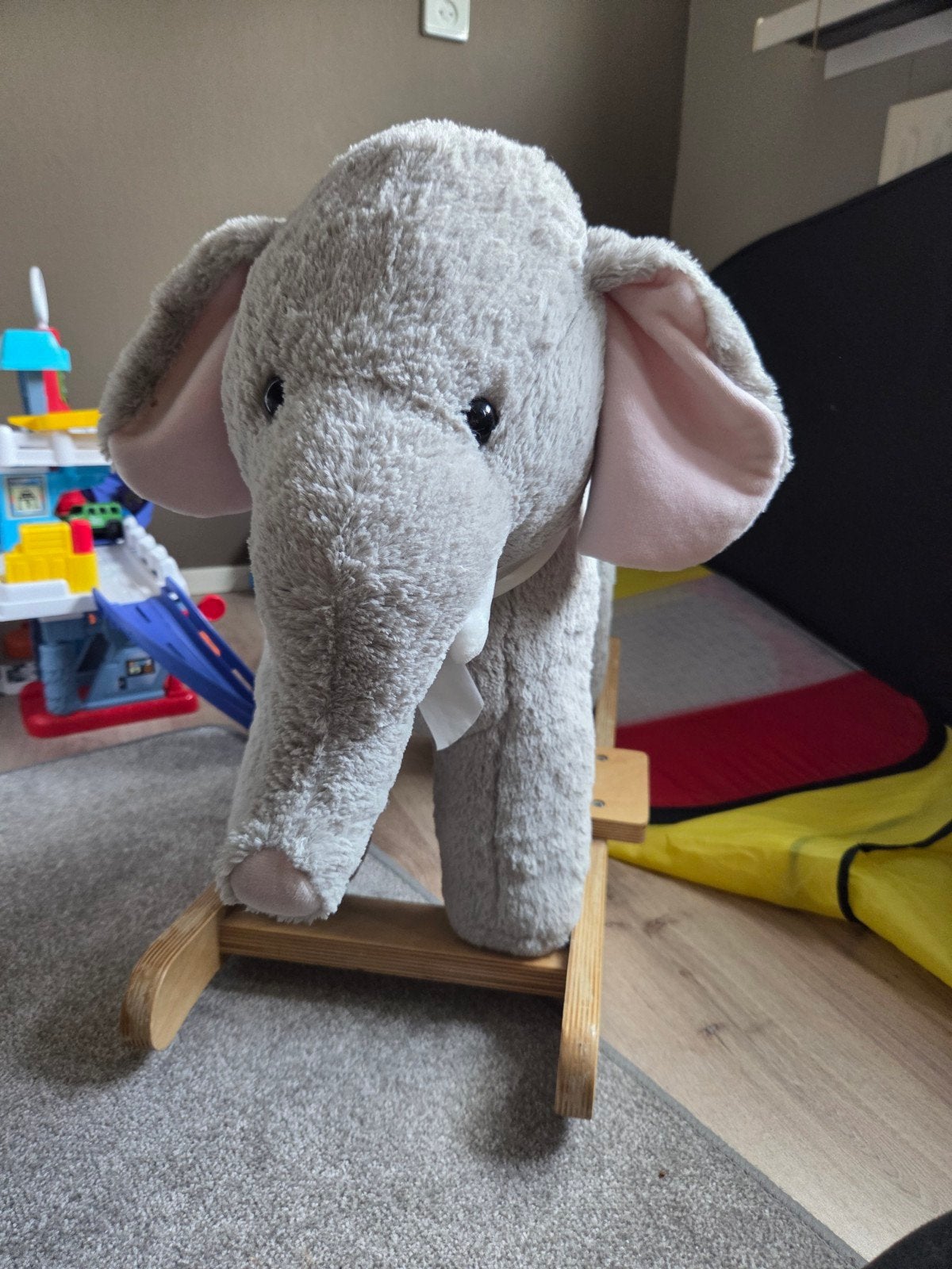 Nog hele mooie hobbel olifant, amper gebruikt, Ophalen, Zo goed als nieuw