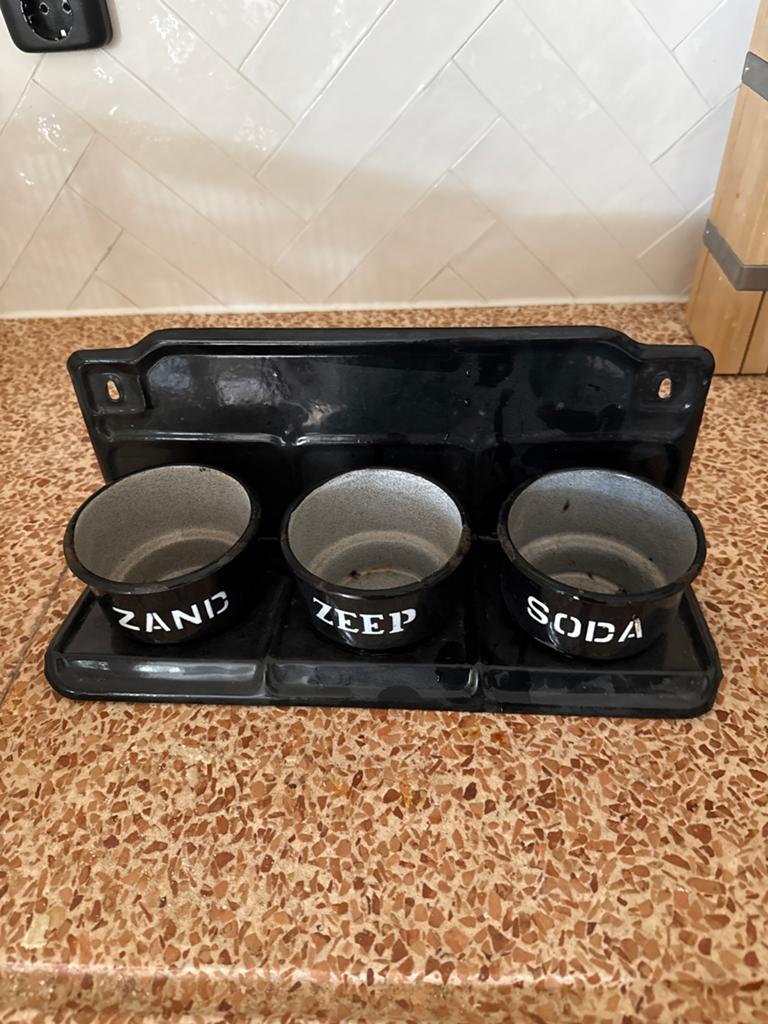 Zand zeep soda rekje, Ophalen