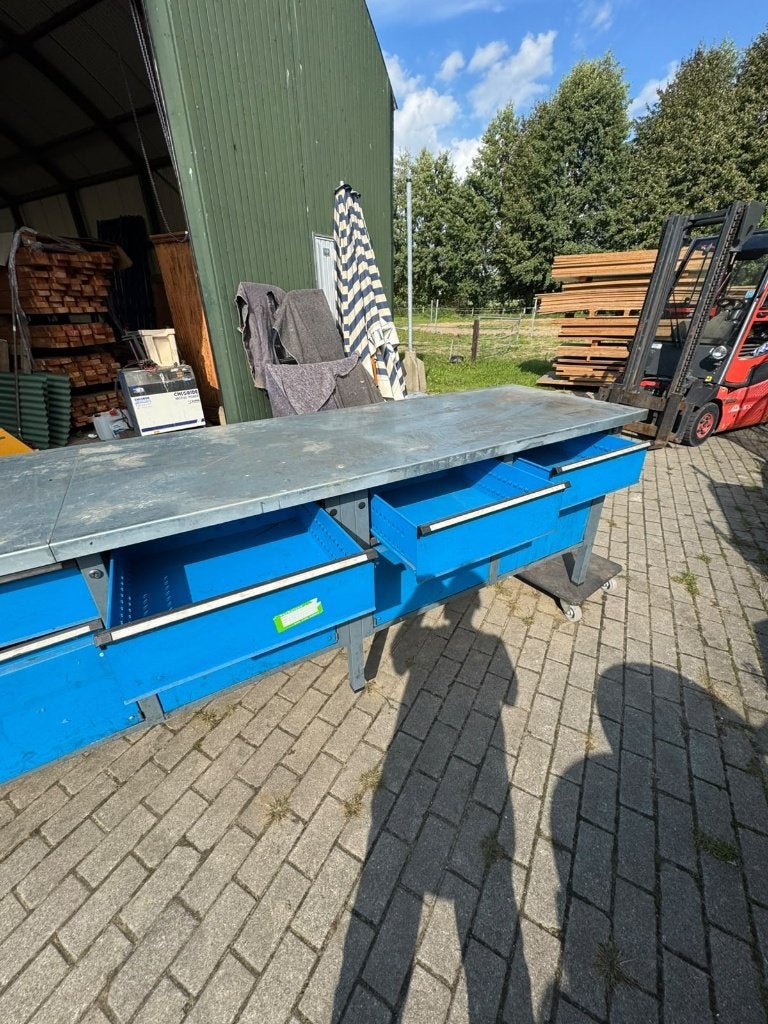 Foto 4 van Robuuste werkbank met lades en opbergruimte