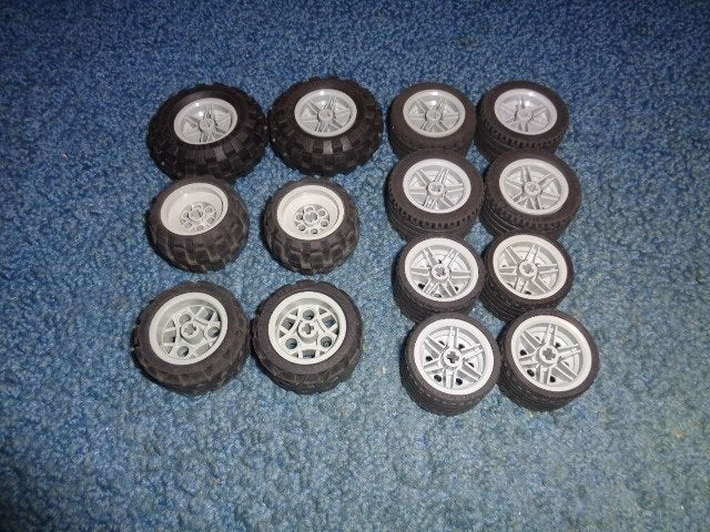 Partij Q181=14x Lego technic wielen