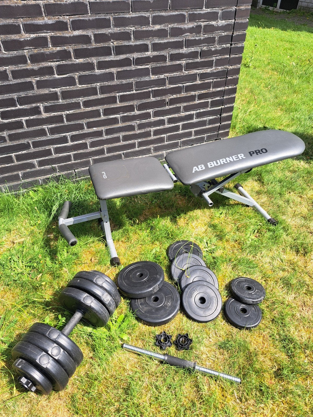 Fitnessbank met Dumbbells en Halterschijven, Sport en Fitness, Fitnessmaterialen, Ophalen, Gebruikt, Buik, Fitnessbank