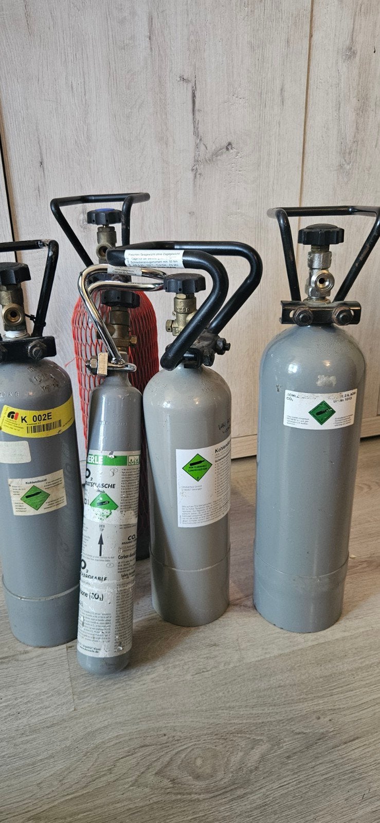 Co2 fles 5 stuk  (over datum ), Dieren en Toebehoren, Ophalen of Verzenden