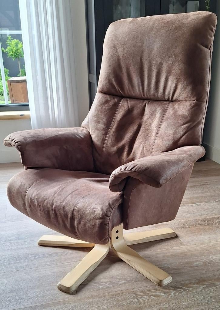 Relaxfauteuil Oslo Tex-Bull Tobacco met houten voet, Ophalen, Minder dan 75 cm, Zo goed als nieuw, Stof