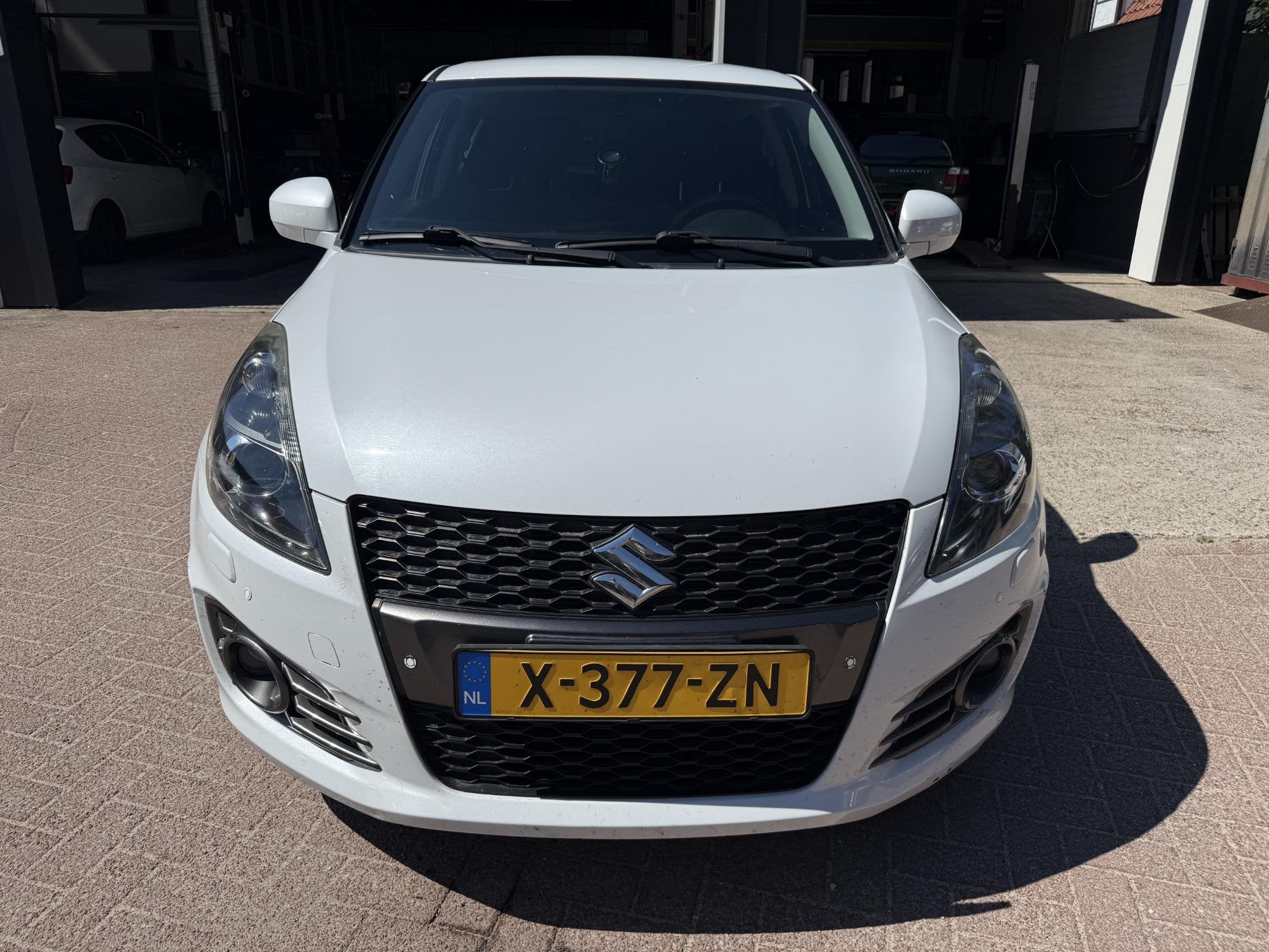 Suzuki Swift 1.6 Sport Beetje schade, Voorwielaandrijving, Euro 5, 4 cilinders, 400 kg