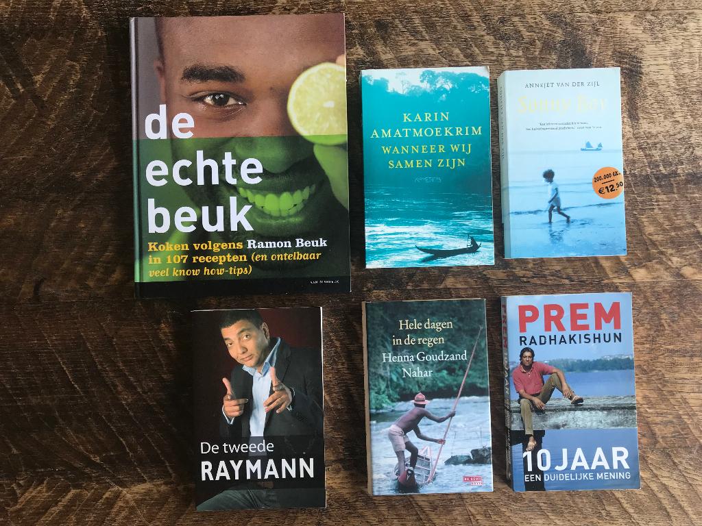Surinaamse boeken 6X, Ophalen of Verzenden, Gelezen