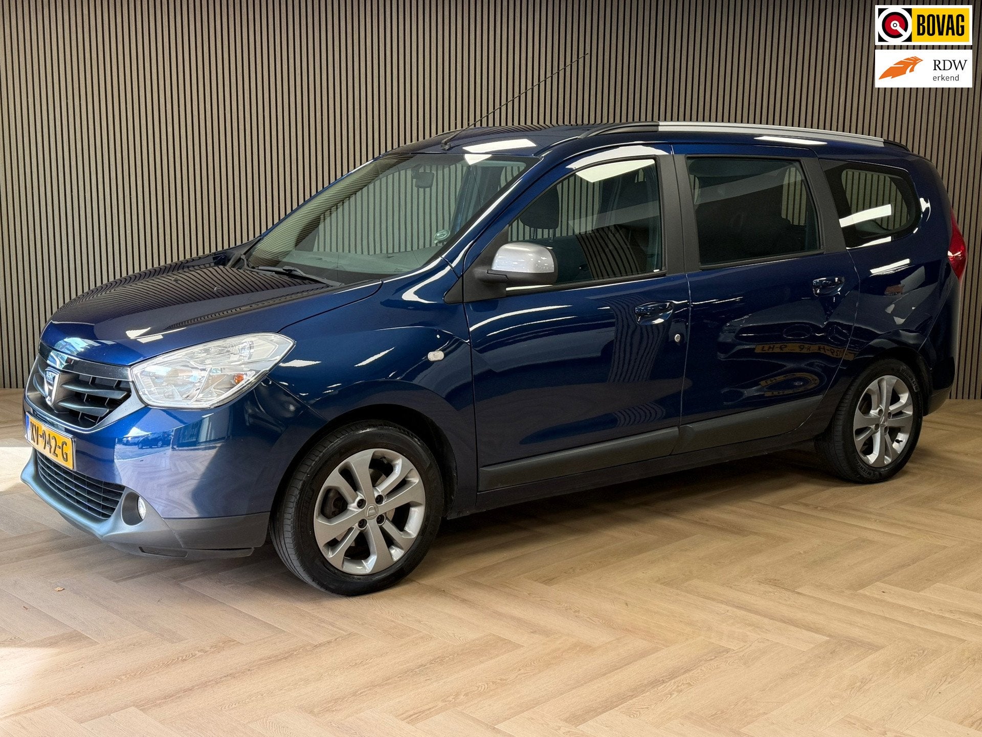 Dacia Lodgy 1.2 TCe 10th Anniversary 5p. TREKHAAK AIRCO CRUI, Auto's, Euro 6, 4 cilinders, Met garantie (alle), Blauw