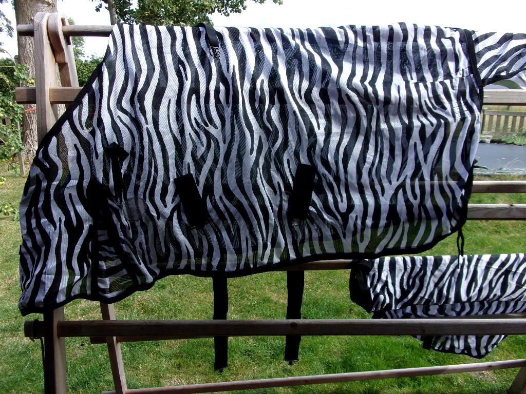 zebradeken zebra vliegendeken losse hals 95-145 pony, Dieren en Toebehoren, Paarden en Pony's | Dekens en Dekjes, Meerkleurig