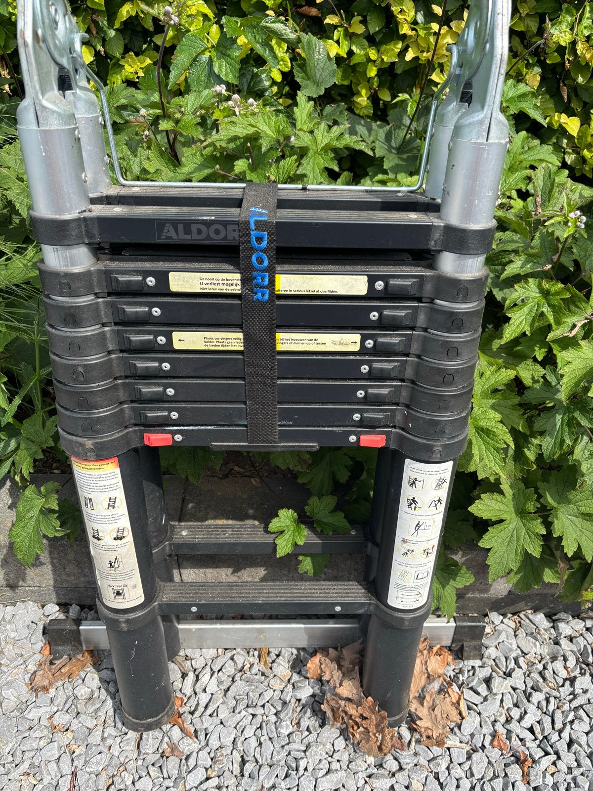 Uitschuifbare Aldorr Telescoopladder - Compact & Stevig, Doe-het-zelf en Verbouw, Ladders en Trappen, Ophalen, Zo goed als nieuw