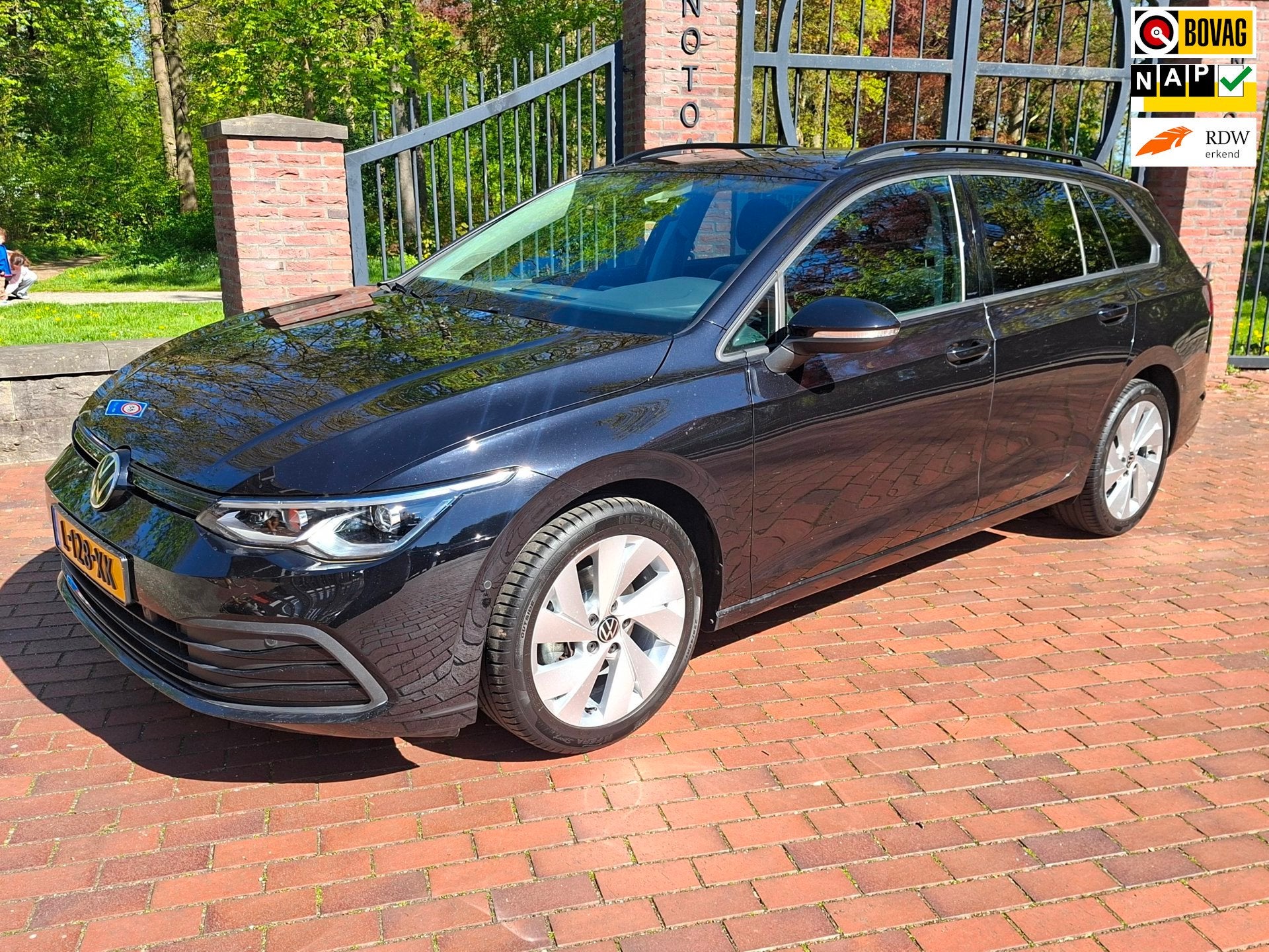 Volkswagen Golf Variant 1.5 TSI Virtual Apple car. Stoelverw, 4 cilinders, 1261 kg, Zwart, Origineel Nederlands