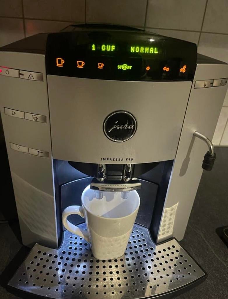 Jura Impressa F90 Koffiemachine - Zo goed als nieuw, Witgoed en Apparatuur, Afneembaar waterreservoir, Koffiemachine, Zo goed als nieuw