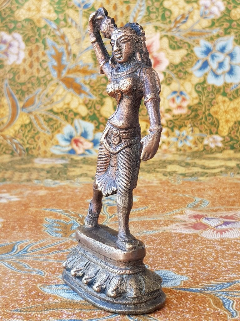 Mooi antiek brons beeldje uit India van een Devi 14,5 cm., Antiek en Kunst, Handgemaakt, India, Ophalen of Verzenden, Brons