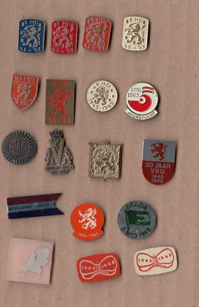 Bevrijdingsdag 5 Mei speldjes verzameling, Verzamelen, Speldjes, Pins en Buttons, Gebruikt, Niet vindbaar, Niet vindbaar, Speldje of Pin