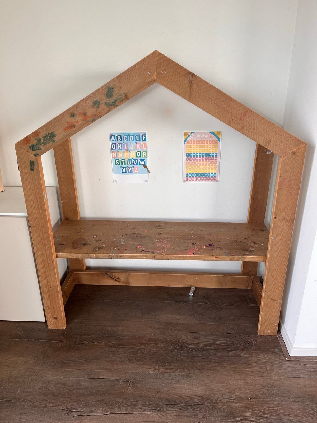 Houten Kinderbureau in Huisvorm - Ideaal voor Creativiteit, Opbergruimte, Gebruikt, Hout, Kinderbureau