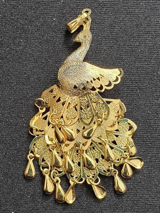 Vintage goudkleurige pauw broche., Ophalen of Verzenden, Gebruikt, Goud, Overige materialen