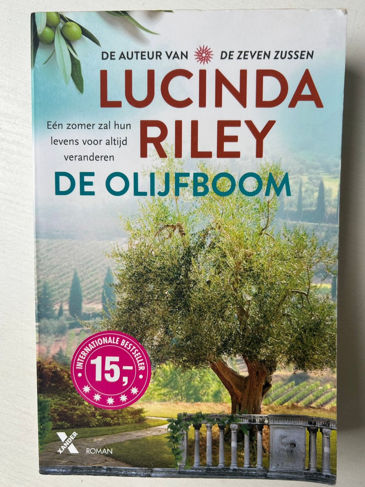 Lucinda Riley - De olijfboom, Ophalen of Verzenden, Gelezen, Lucinda Riley