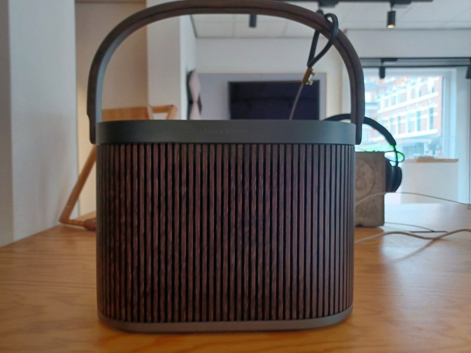 Bang & Olufsen Beosound A5 Dark Oak - Demo model, Slimme speaker, Zo goed als nieuw, Bang & Olufsen, Info@praalder.nl