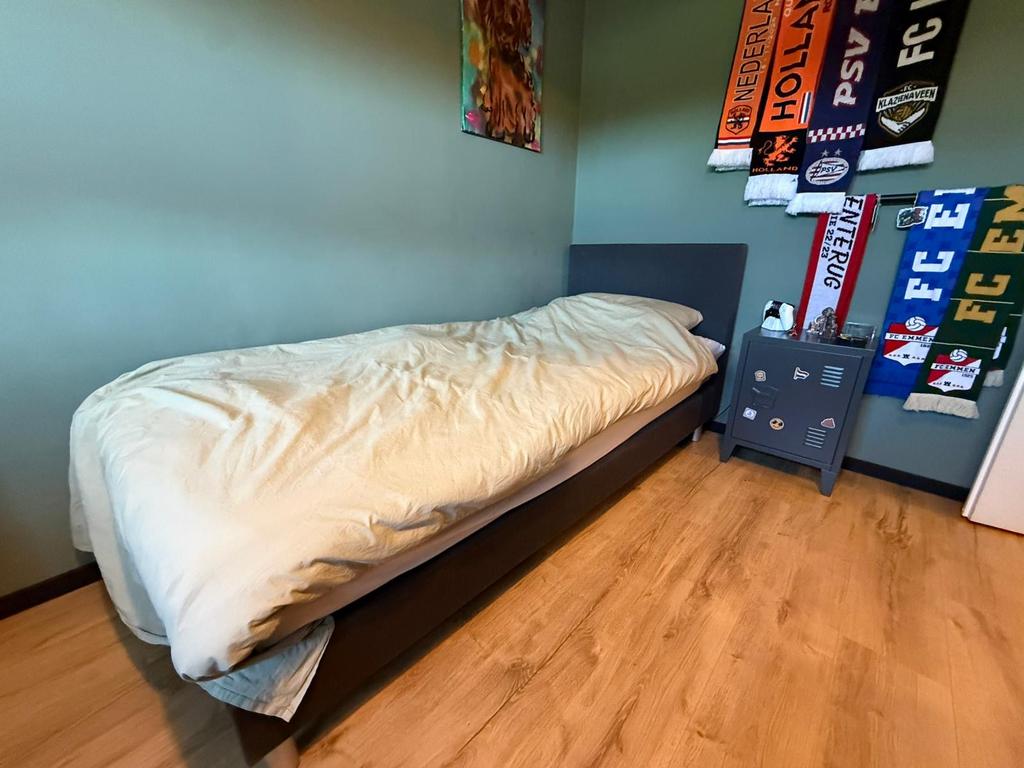 GRATIS! 1 persoons boxspring, Ophalen, Zo goed als nieuw, Eenpersoons