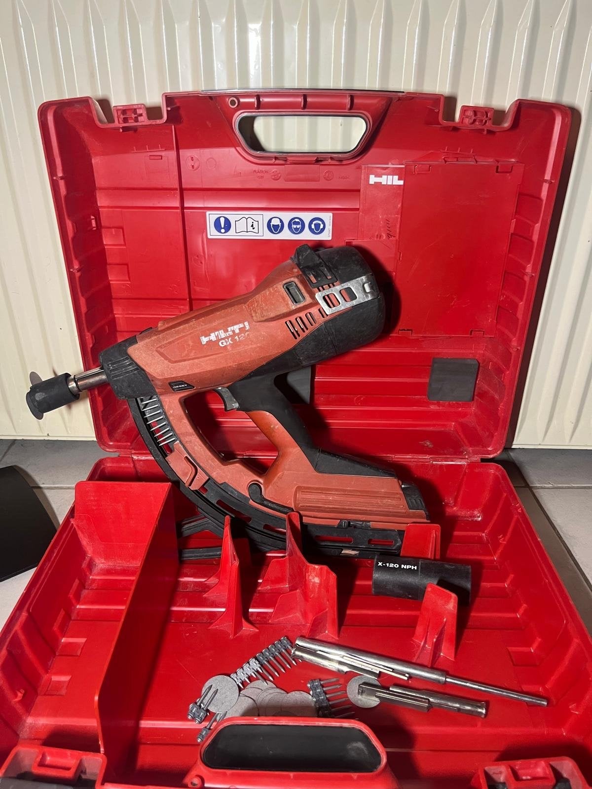 Hilti GX 120 Gastacker in koffer - Zo goed als nieuw, Ophalen of Verzenden, Zo goed als nieuw, Tacker/nietmachine, Hilti