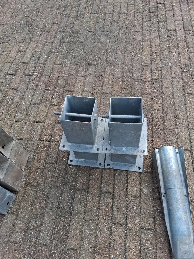 4 paalhouders en 1 droogmolen houder, Ophalen of Verzenden
