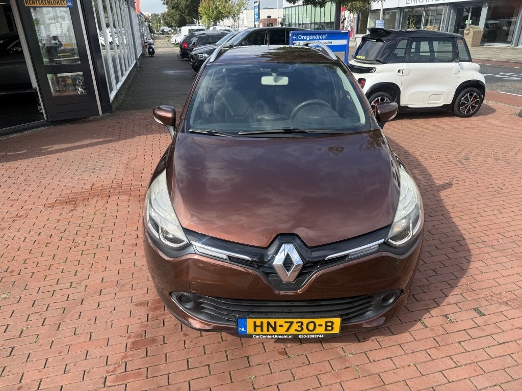 Foto 6 van Renault Clio Estate 0.9 TCe Authentique airco navi trekhaak