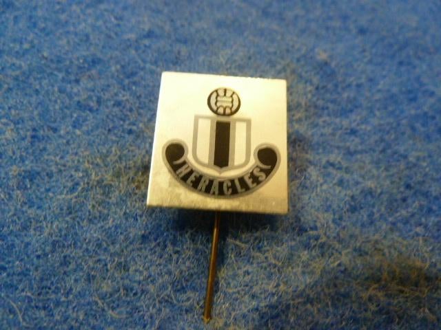 Speldje Heracles, Verzamelen, Speldjes, Pins en Buttons, Ophalen of Verzenden, Zo goed als nieuw, Overige onderwerpen