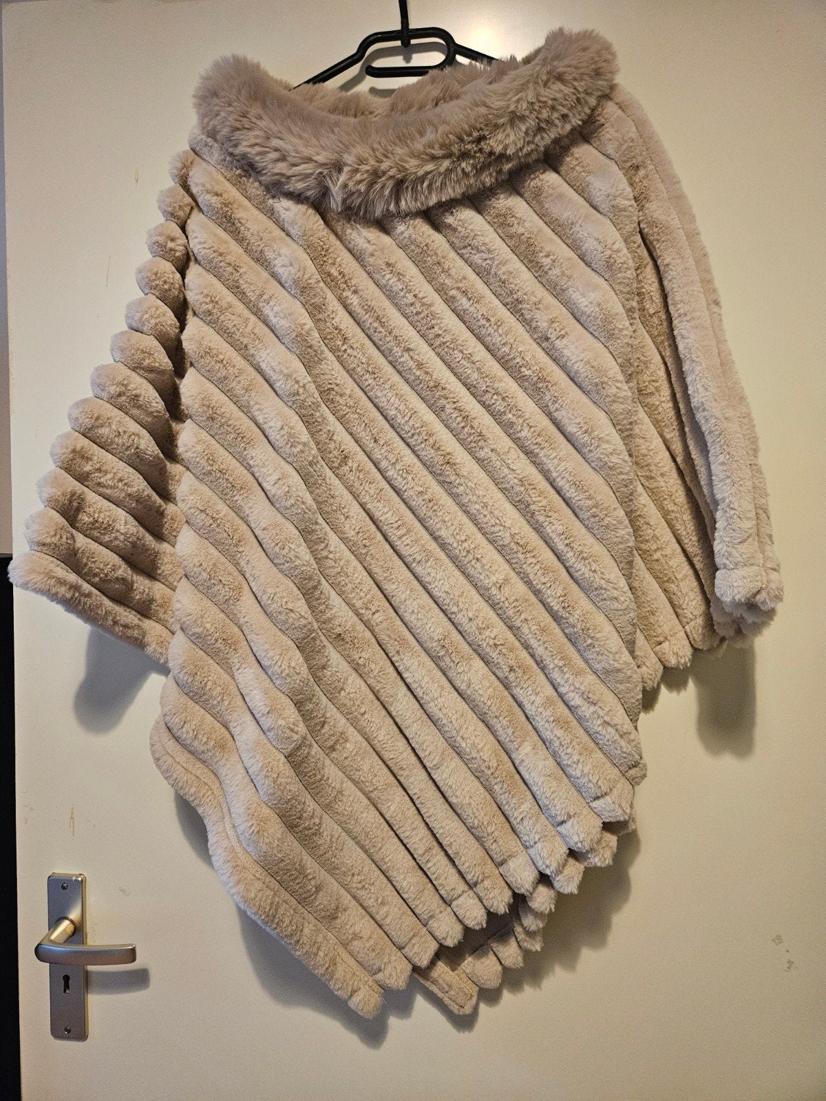 Poncho, Ophalen of Verzenden, Nieuw, Maat 38/40 (M)