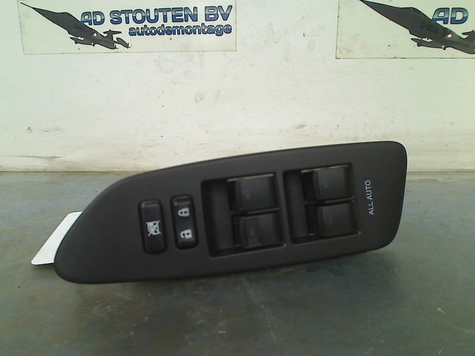 Raamschakelaar Links Voor Toyota Auris (E15) 2010 515220, Gebruikt, Kundenbetreuung@toyota.de, Toyota-Allee 2, Köln 50858, , Duitsland