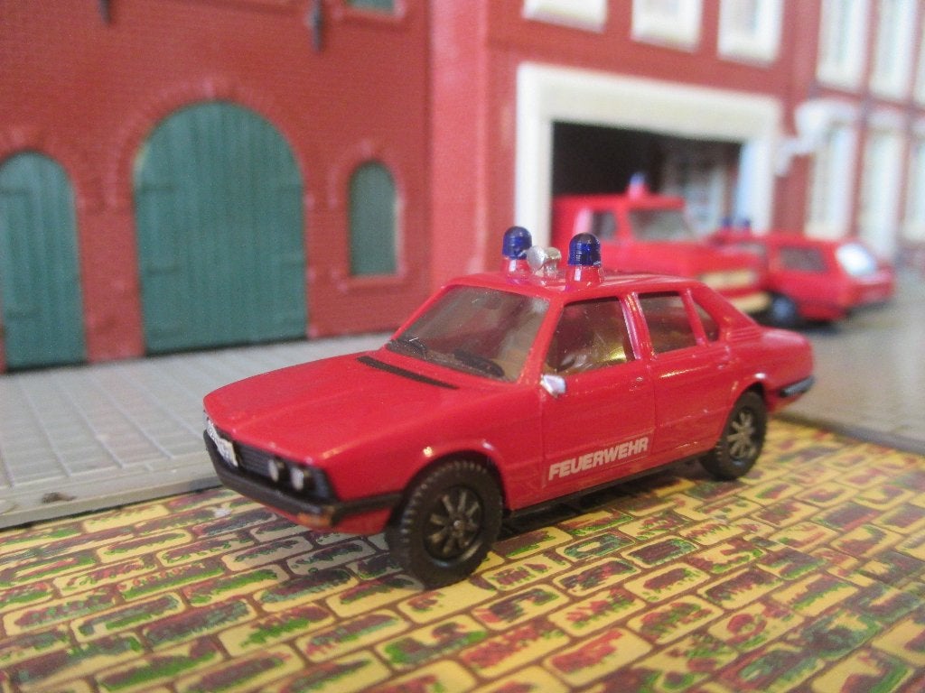 BMW E12 5-serie 525i Herpa - Feuerwehr gemodificeerd #1, Hobby en Vrije tijd, Ophalen of Verzenden, Gebruikt, Auto, Herpa