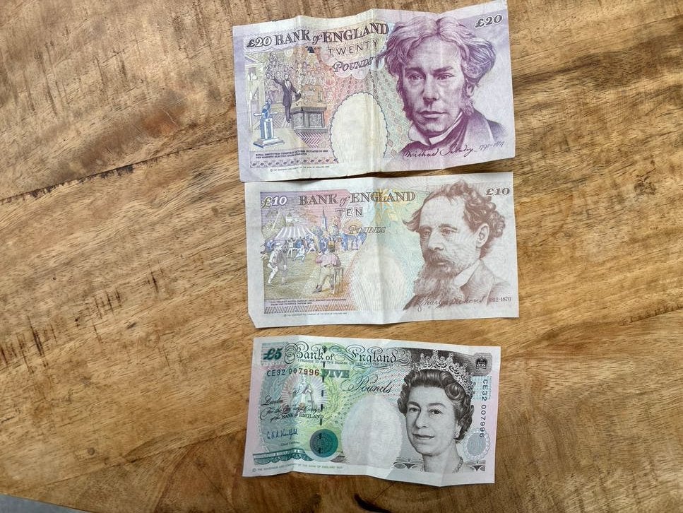 Setje van 3 Britse ponden: 5, 10 en 20 biljetten, Postzegels en Munten, Ophalen of Verzenden, Overige landen, Setje