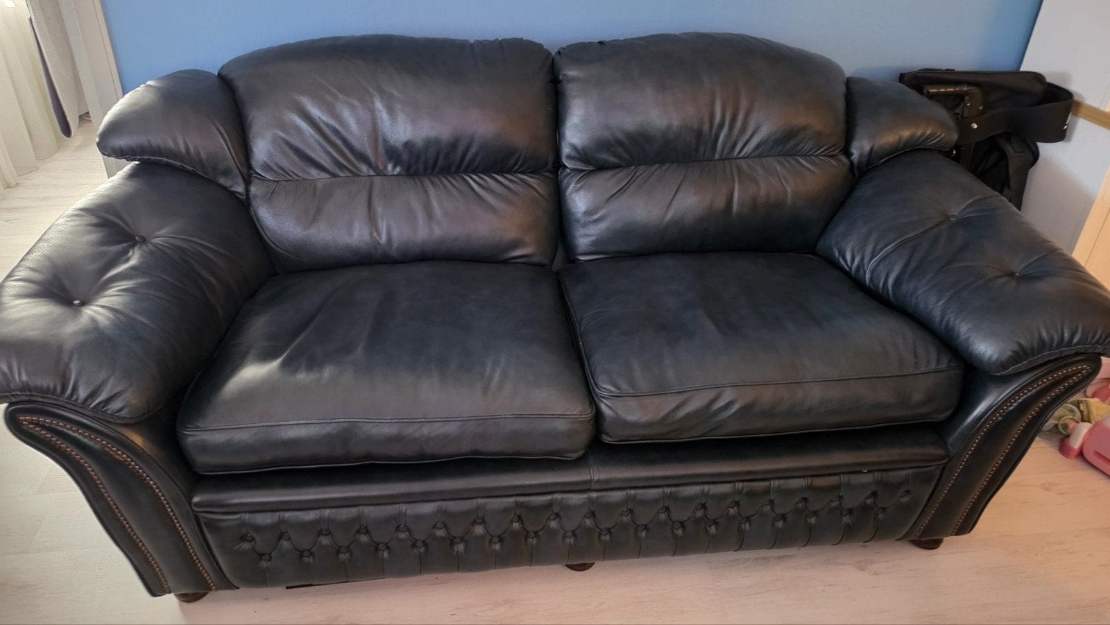 Foto 4 van Originele Springvale Leather Chesterfield Set uit 2014!