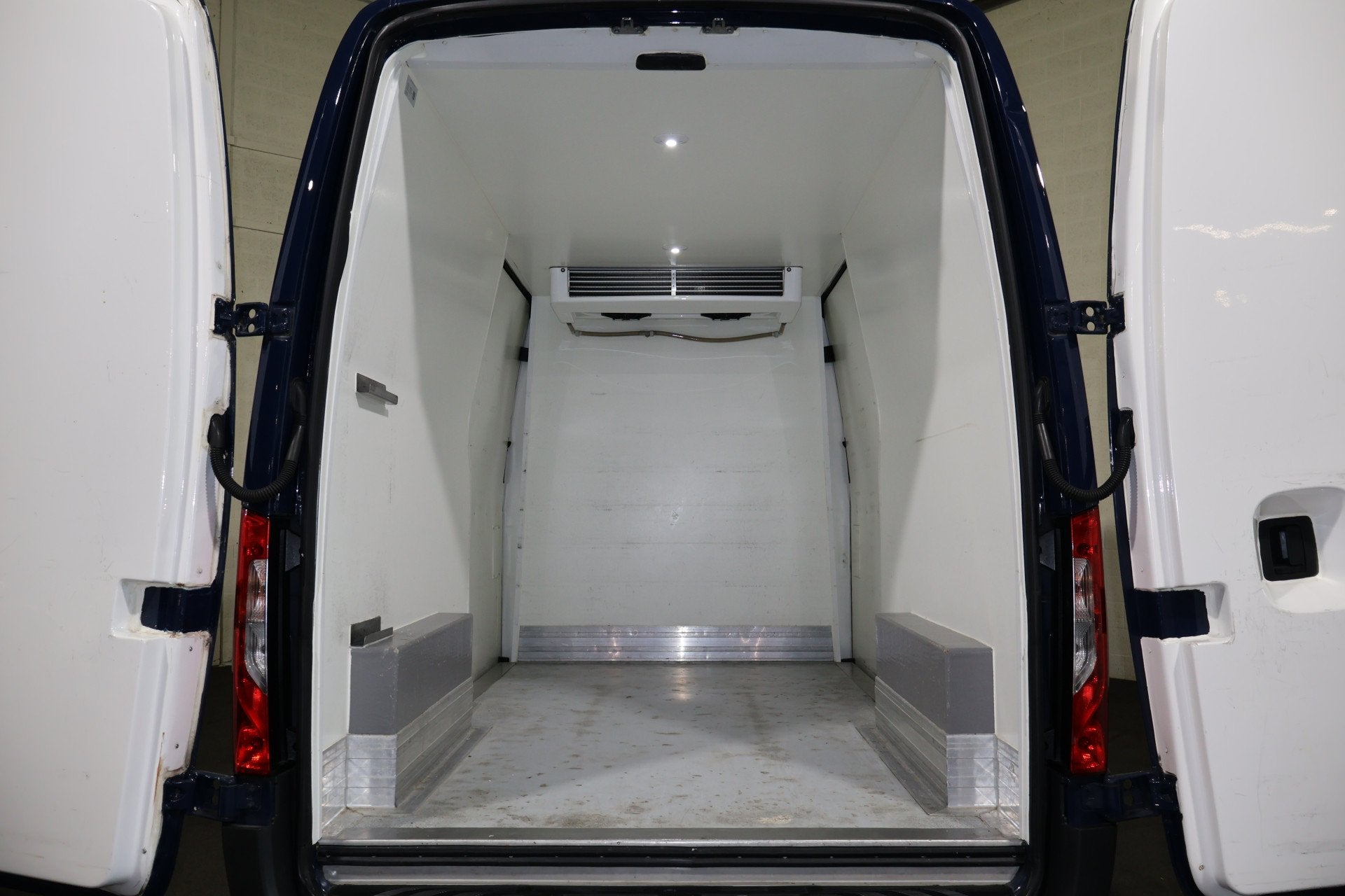 Mercedes-Benz eSprinter L2 H2 55 kWh Koelwagen (bj 2021), Stof, Gebruikt, Blauw, 116 pk