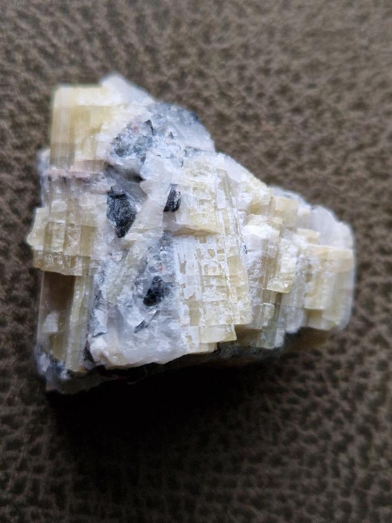 Pykniet / Gele Topaas, Duitsland, Ophalen of Verzenden, Mineraal