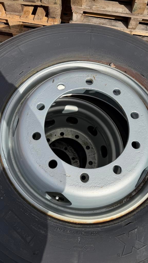 Banden met velgen voor een Daf vrachtwagen of bus, Auto-onderdelen, Banden en Velgen, Ophalen, Gebruikt, 295 mm, Vrachtwagen