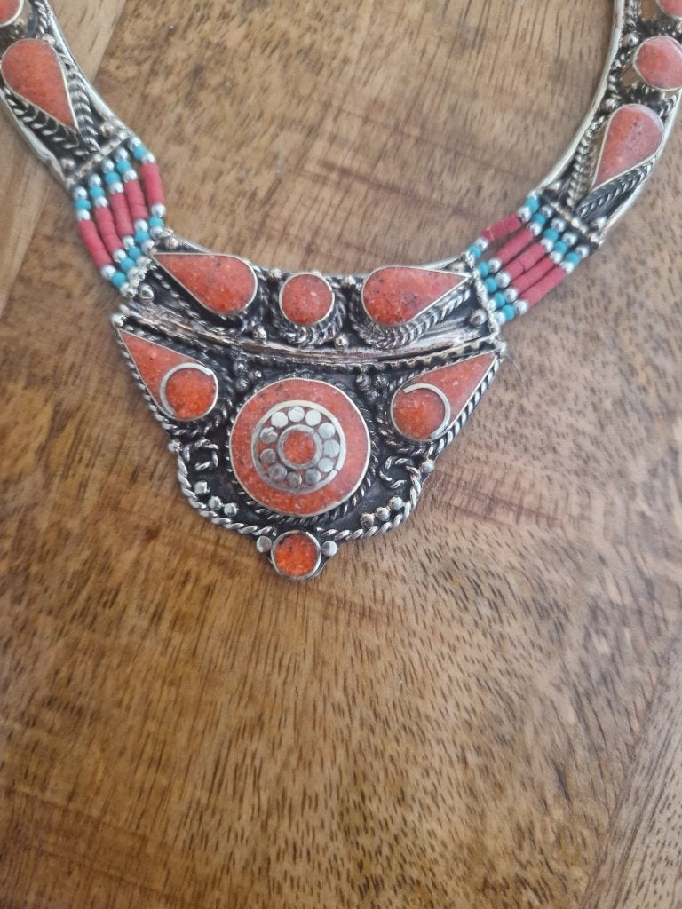 Tibetaanse ketting met koraal., Ophalen of Verzenden, Zilver, Ketting, Met edelsteen