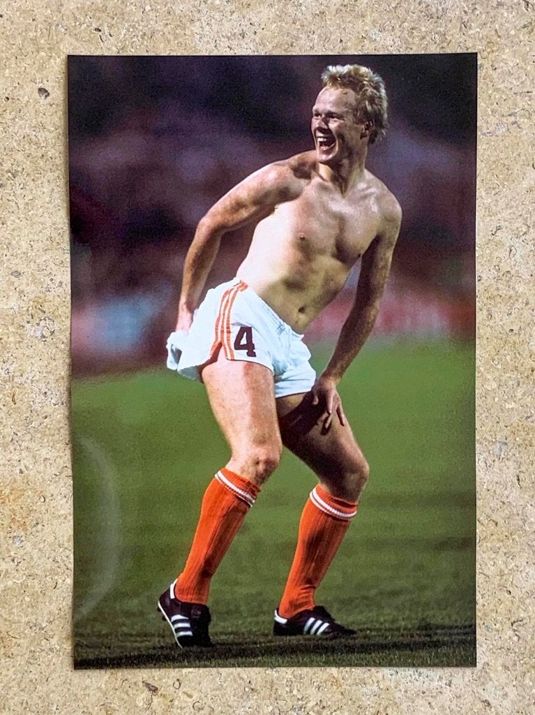 Org kleurenfoto 20x30 cm Ronald Koeman met Duits shirt, Verzenden, Nieuw, Ajax, Poster, Plaatje of Sticker