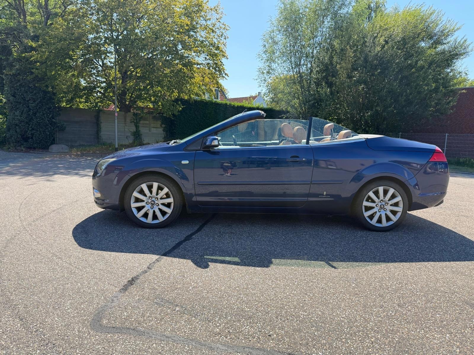 Ford Focus Coupé-Cabriolet 2.0-16V Titanium Automaat*Airco*, Auto's, Ford, Dealer onderhouden, Automatische klimaatregeling, Euro 4