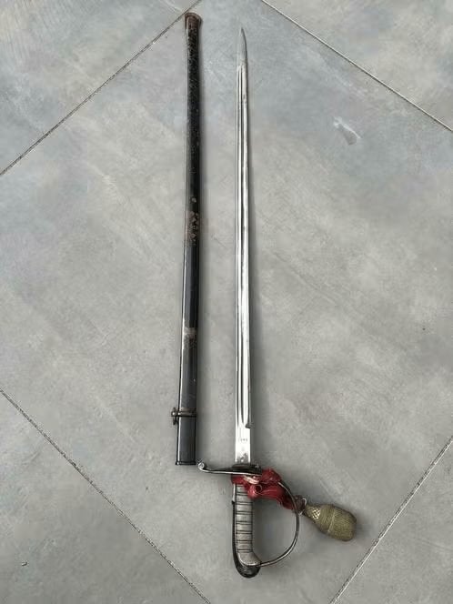 Origineel antiek Zwitsers Officiers Sabel - Model 1867, Verzamelen, Ophalen of Verzenden, Landmacht, Overige gebieden, Zwaard of Sabel
