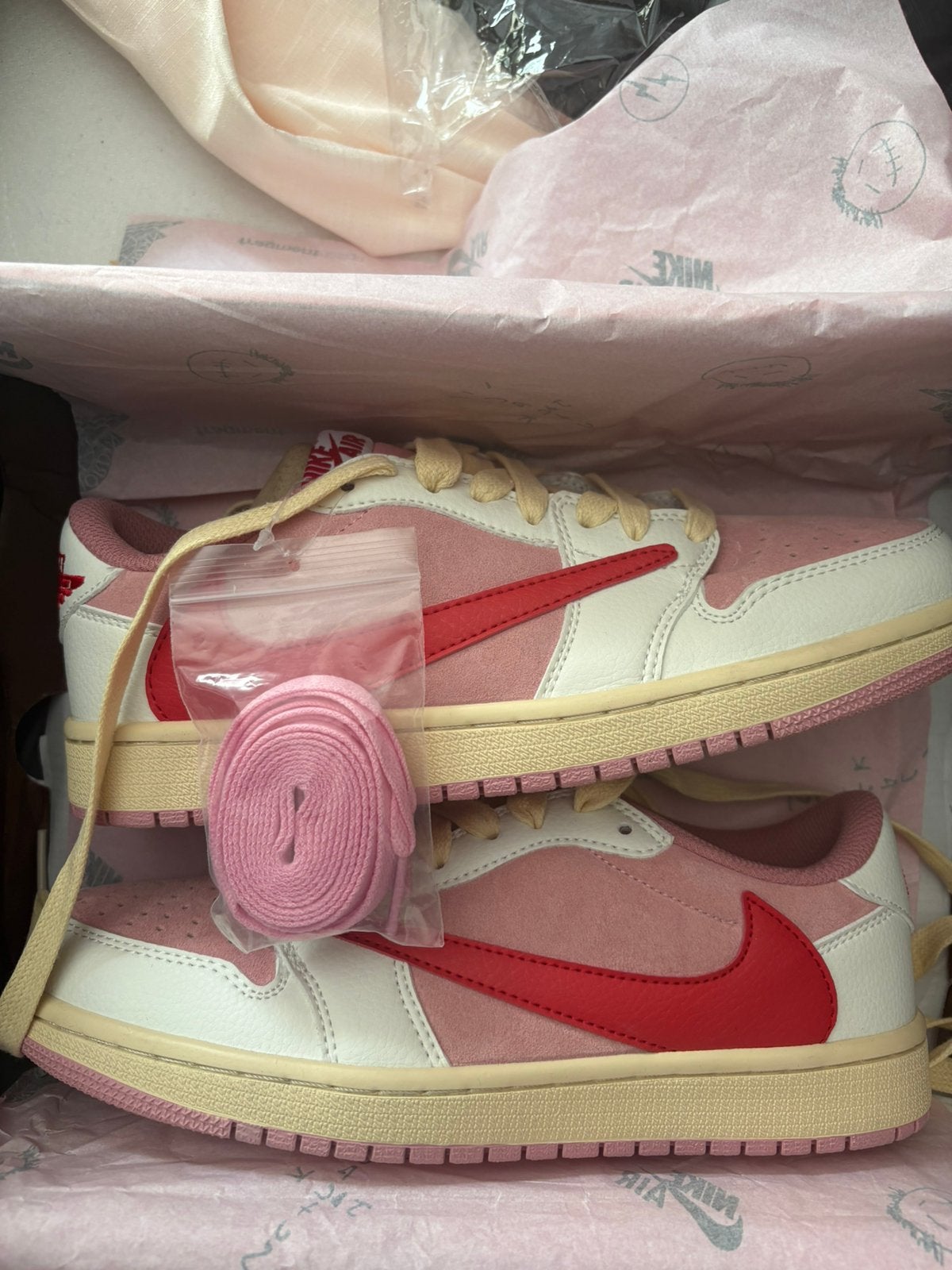 Travis scott pink, Ophalen of Verzenden, Zo goed als nieuw, Meisje, Schoenen