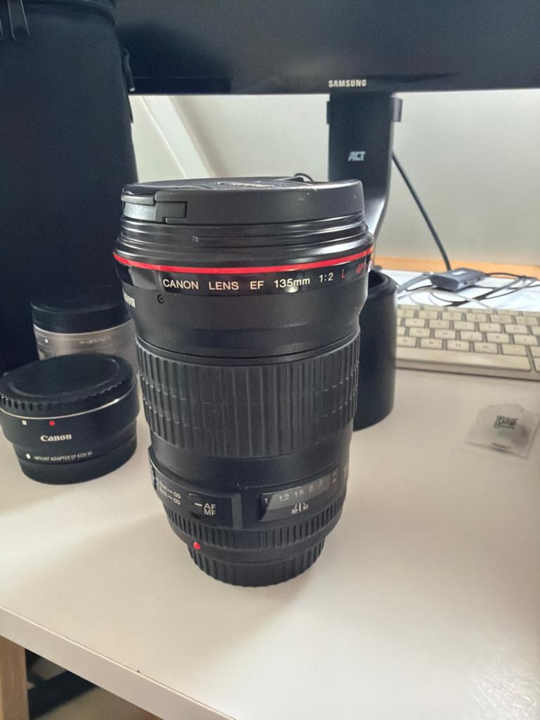 Canon EF 135mm f/2L USM Telelens, Ophalen of Verzenden, Zo goed als nieuw, Telelens