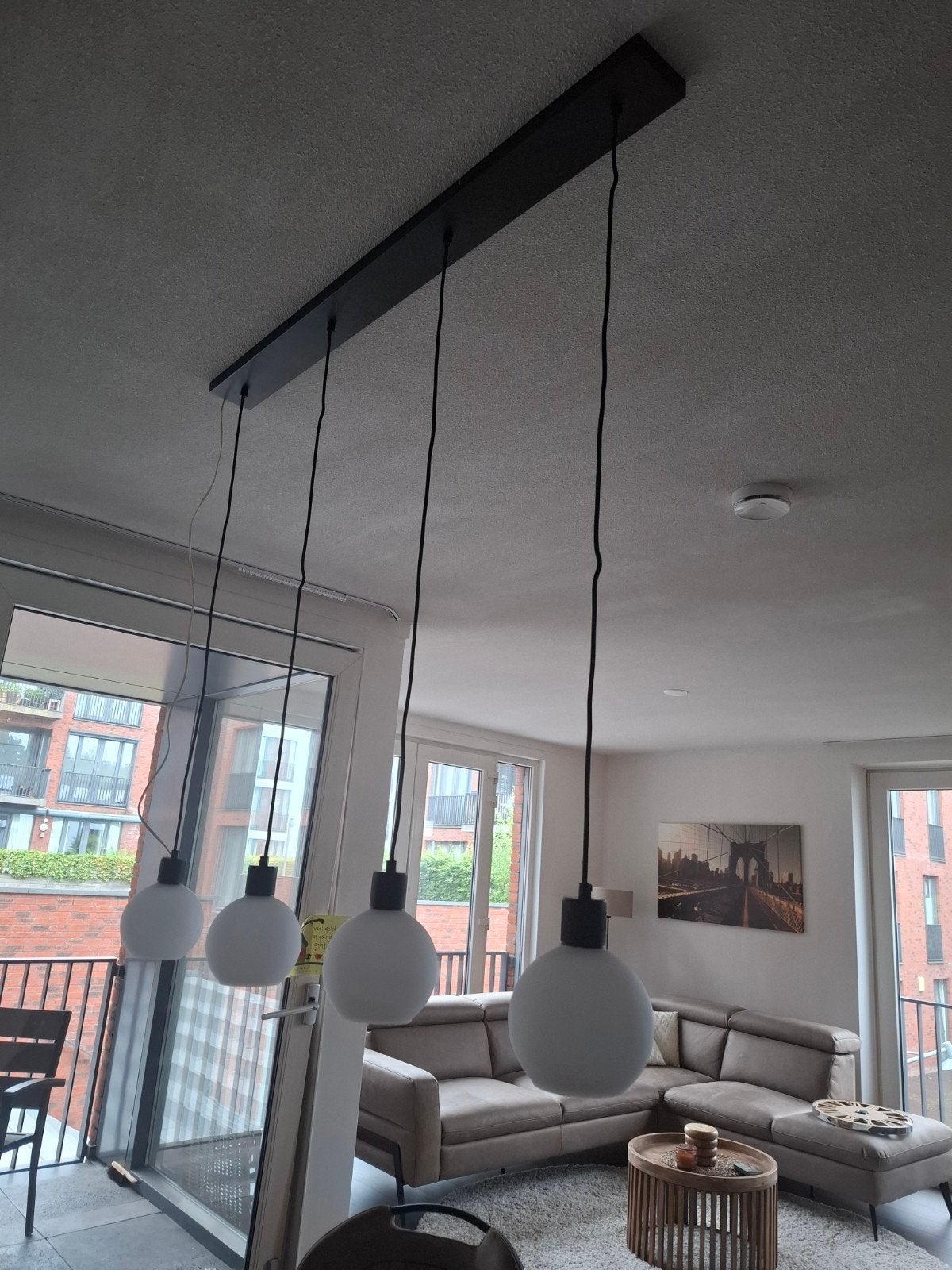 Nieuwe moderne hanglamp met 4 bollen, zwart en wit, Huis en Inrichting, Ophalen, Modern, Scandinavisch, Nieuw, E27 (groot)